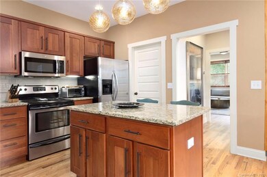 Kitchen Island for More Workspace and Storage
