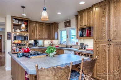 424 NW Riverside Blvd, Bend, OR 97701 - photo 5