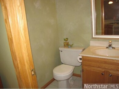 10994 10994 Highland Rd, Bloomington, MN 55438 - photo 6