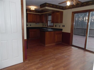 446 Buckeye Dr, Sheffield Lake, OH 44054 - photo 2