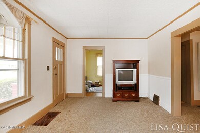 2042 Plainfield Ave NE, Grand Rapids, MI 49505 - photo 2