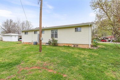 943 Judy Dr, Farmington, MO 63640 - photo 4