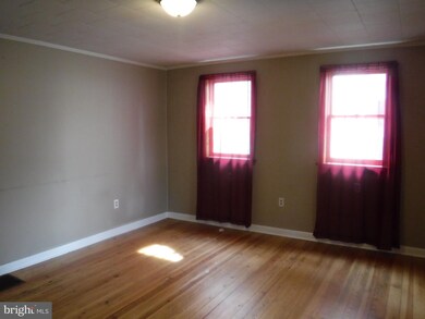 550 S 2nd St, Chambersburg, PA 17201 - photo 4