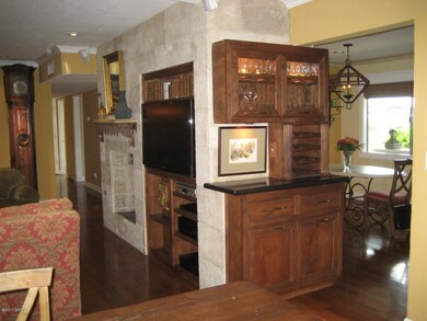 Built-In Serving Area
