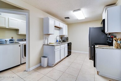 2-web-or-mls-313 Rue Louis XIV H-1 (2)