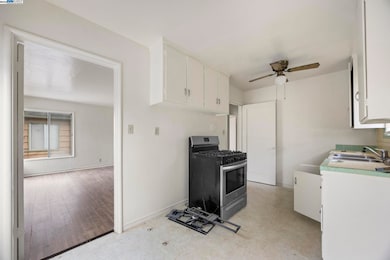 2774 Sacramento St, Berkeley, CA 94702 - photo 4