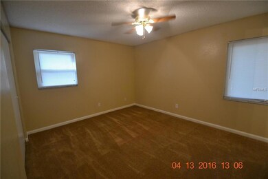 8610 Wood Ridge Rd, Tampa, FL 33619 - photo 7