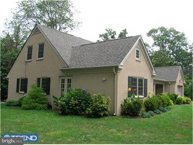 527 E Gravers Ln, Glenside, PA 19038 - photo 2