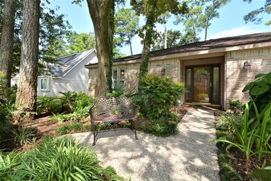 Enjoy a moment in the ambience of your front garden.