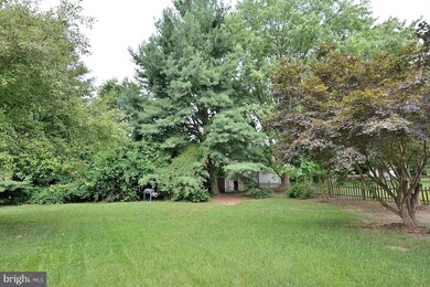 12603 Etruscan Dr, Herndon, VA 20171 - photo 2