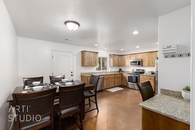 Kitchen/dining area