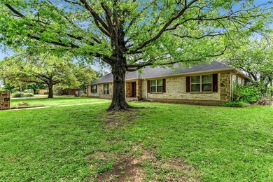 301 Texoma Dr, Whitesboro, TX 76273 - photo 3