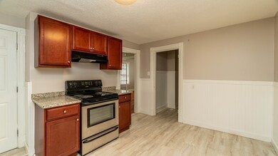 556 Springfield St, Chicopee, MA 01013 - photo 5