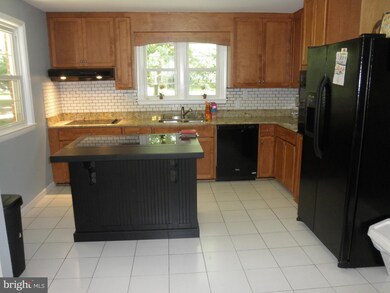 14806 Dunbarton Dr, Upper Marlboro, MD 20772 - photo 7