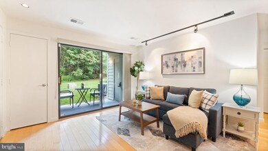 11717 C Summerchase Cir, Reston, VA 20194 - photo 2