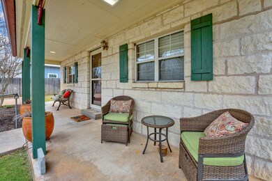 604 N Orange St, Fredericksburg, TX 78624 - photo 2