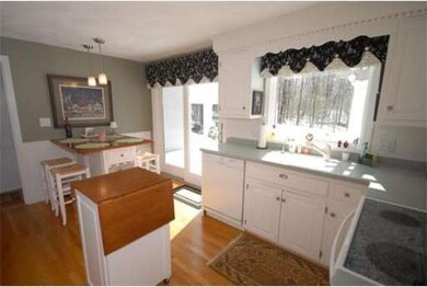 192 Stonecleave Rd, North Andover, MA 01845 - photo 3