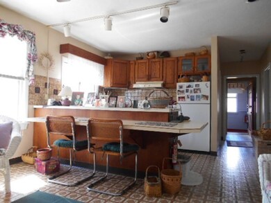 11 Carver St unit 2, Worcester, MA 01604 - photo 5