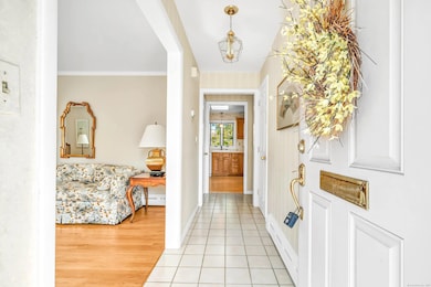 14 Oakland Dr, Trumbull, CT 06611 - photo 3