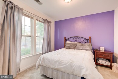 2554 Banshire Dr, Herndon, VA 20171 - photo 4