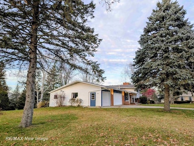 2 Mary Lane Ct, Frankenmuth, MI 48734 - photo 4