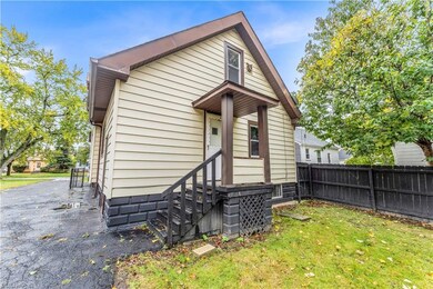 18123 Mccracken Rd, Maple Heights, OH 44137 - photo 3