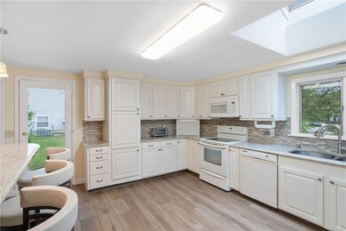 60 Glenmere Dr, Cranston, RI 02920 - photo 3