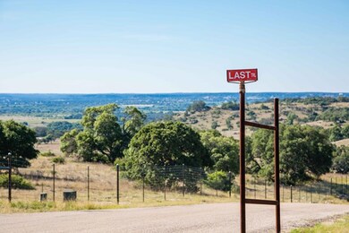 0 Last Trail unit 74092, Fredericksburg, TX 78624 - photo 2