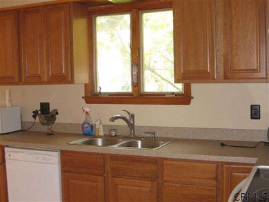 7 Seward St, Saratoga Springs, NY 12866 - photo 6