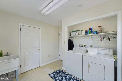 22 Walters Rd, Glen Mills, PA 19342 - photo 2