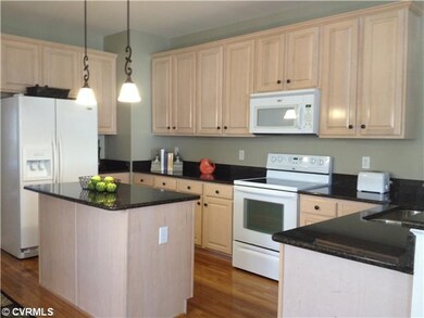 Kitchen - Well -equipped Kitchen W/ Granite Counte