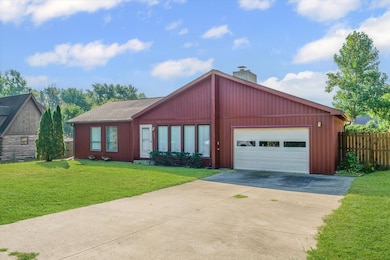 102 S Lake of the Woods Rd, Mahomet, IL 61853 - photo 2