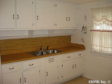 Kitchen Plenty of Cupboards in this Eat-In Kitchen