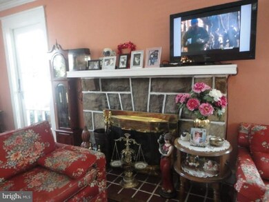 37 Maple Ave, Upper Darby, PA 19082 - photo 6