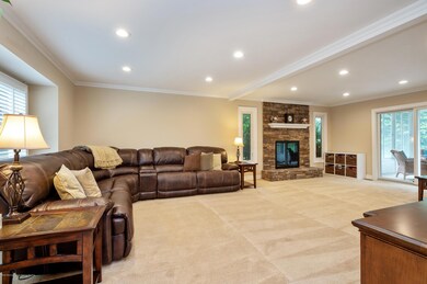 05_5EagleWay_1_LivingRoom_HiRes