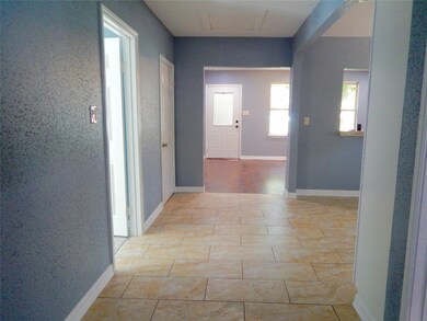 6902 Helmers St, Houston, TX 77022 - photo 4