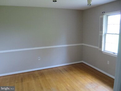 25607 Poland Rd, Chantilly, VA 20152 - photo 4