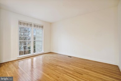 9974 Cyrandall Dr, Oakton, VA 22124 - photo 7