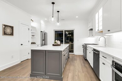 Alt view of kitchen