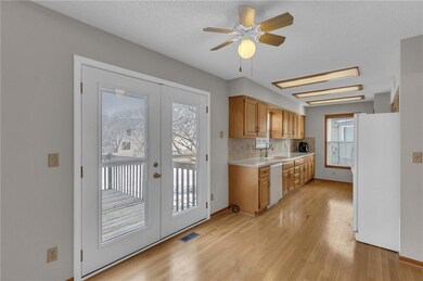 6913 Reeder Ct, Shawnee, KS 66203 - photo 6