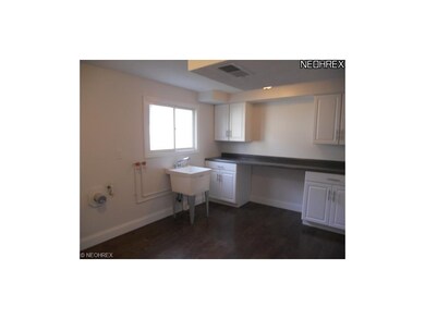 Huge 1st floor Bedroom with adjacent Full bathroom