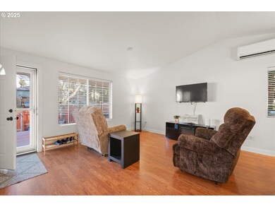 Living Room/Entrance