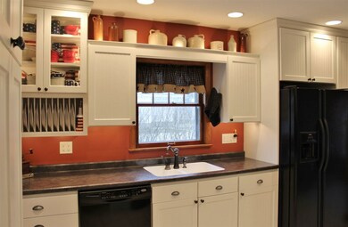 1928 Franklin St, Cedar Falls, IA 50613 - photo 2