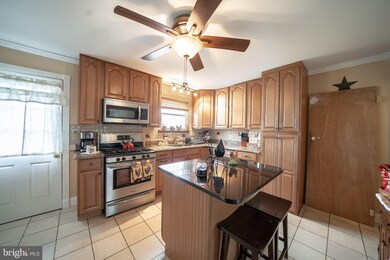 711 W 11th St, New Castle, DE 19720 - photo 2