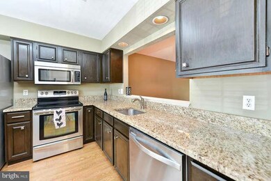 8304 Linden Oaks Ct, Lorton, VA 22079 - photo 6