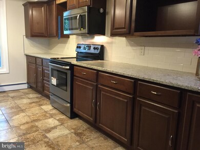 329 Appletree Dr, Levittown, PA 19055 - photo 2