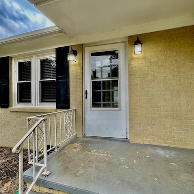 120 Hampton Ave, Florence, AL 35630 - photo 2