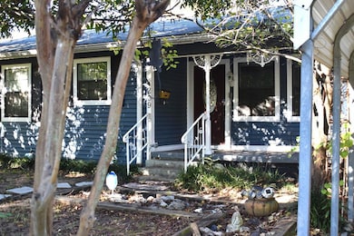 209 Ludolph St, Palestine, TX 75803 - photo 3