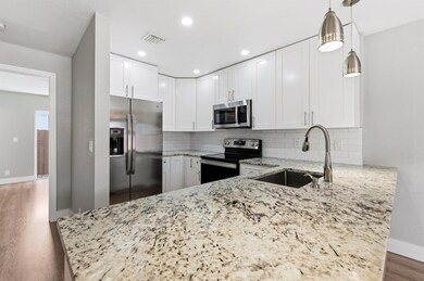 401 Cypress Way W, Palm Springs, FL 33406 - photo 4