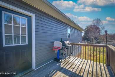 520 Midlake Dr, Knoxville, TN 37918 - photo 4